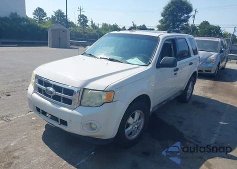 2010 Ford Escape Xlt z USA, uszkodzony, nr VIN 1FMCU0D71AKA05590